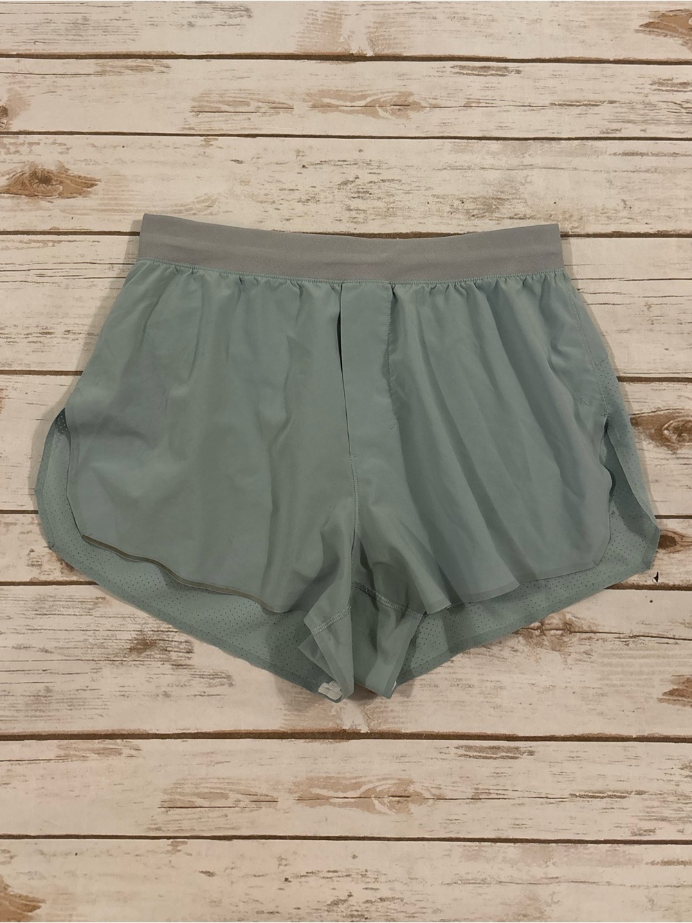 Lululemon Men’s Mint Green Shorts Size Small